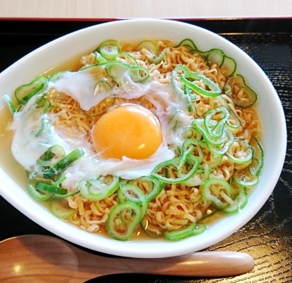 アレンジチキンラーメン●たまご＆ネギのトッピング