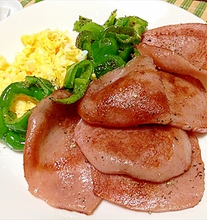 おつまみに朝食に！ポークソーセージのちりちり焼き