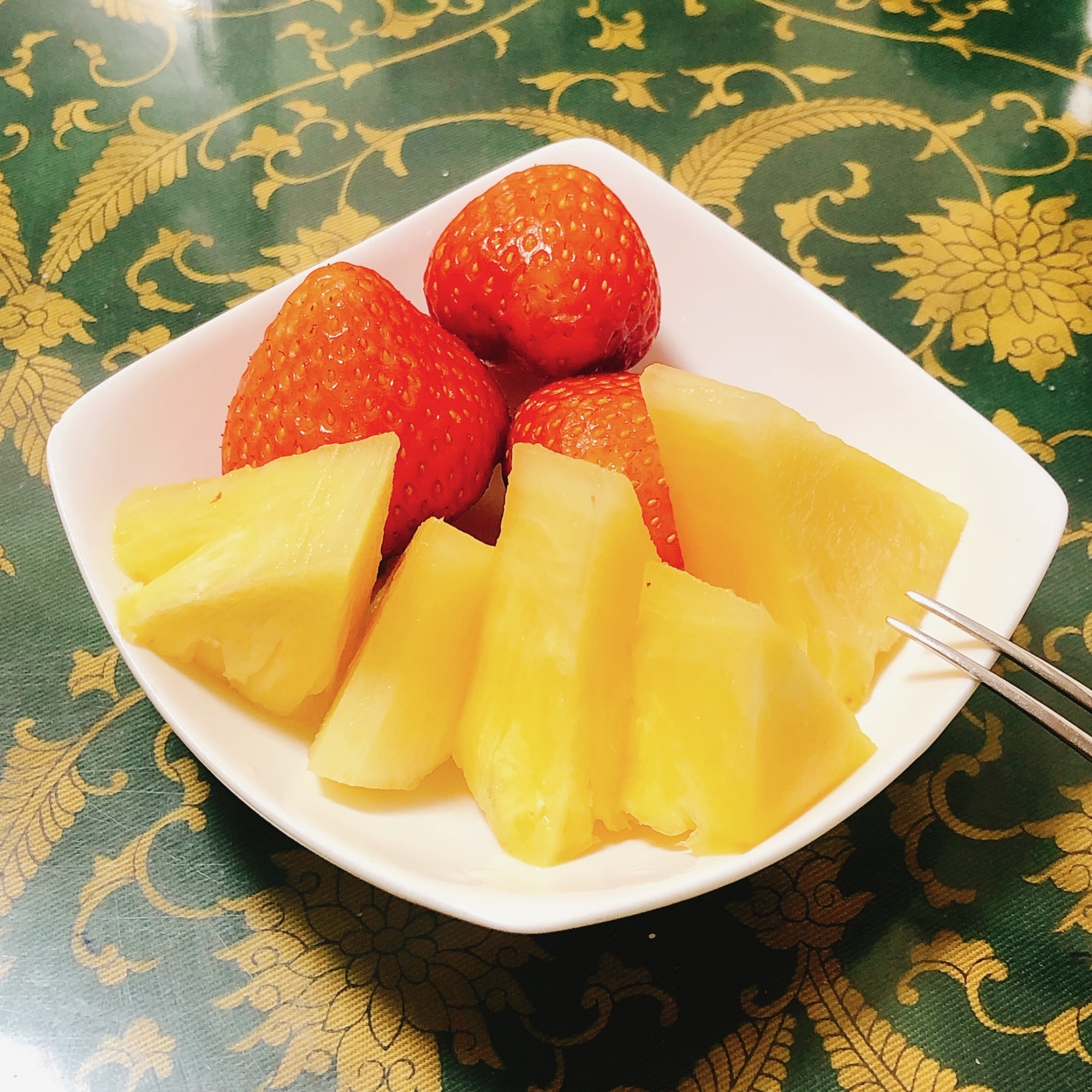 パイナップルとイチゴデザインのレザーシューズ いちごとパイナップルカクテル レシピ・作り方 by sweet sweet