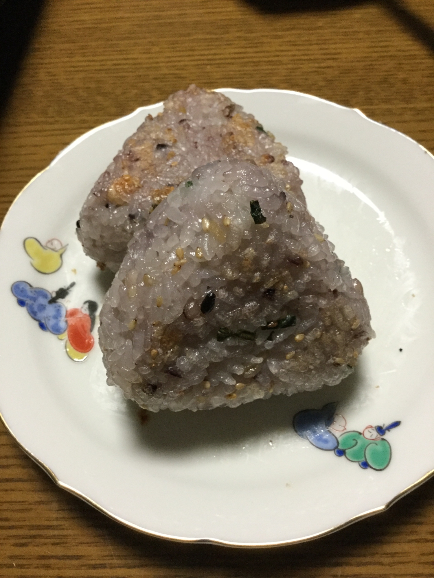 白だしで白ごまの焼きおにぎり