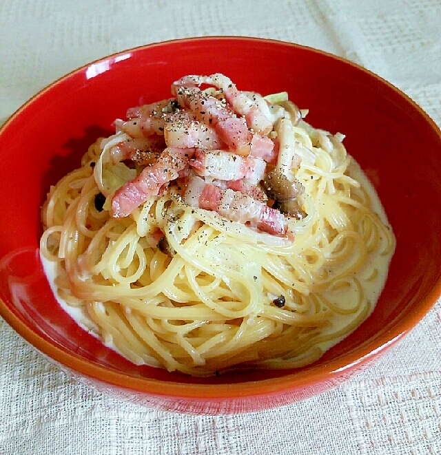 たっぷりベーコンとキャベツのクリームパスタ