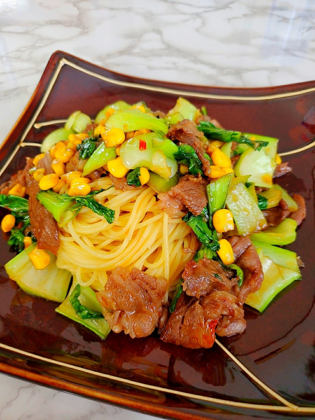 牛肉と青梗菜の中華パスタ