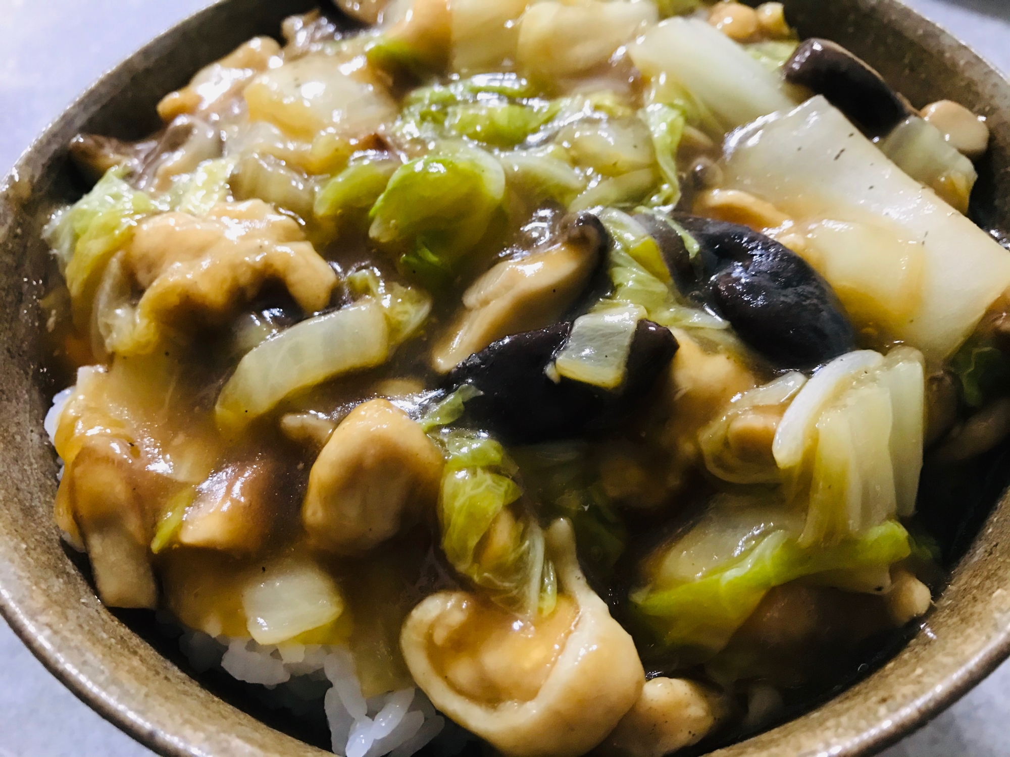 簡単！鶏肩肉と白菜のとろうま丼♫