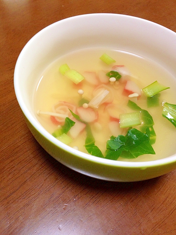 カニカマ、小松菜、えのきのスープ