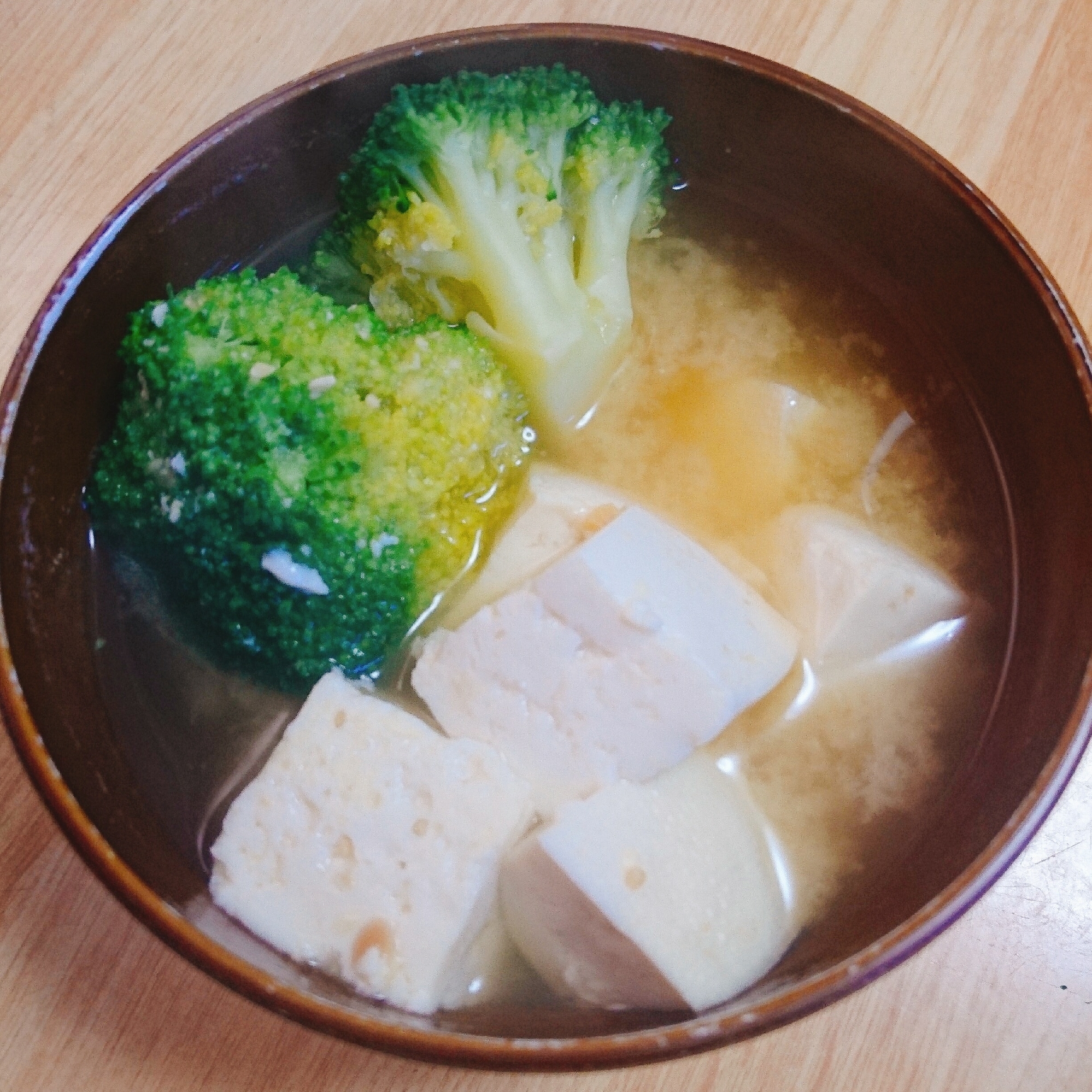 ブロッコリーと豆腐のお味噌汁