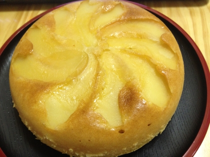 実はもう3回目なんです～写真みたいにこんがりした焼き色にはなれなかったけど、ふんわりしたりんごの匂いがして美味しそうにみえます～レシピありがとうございました～