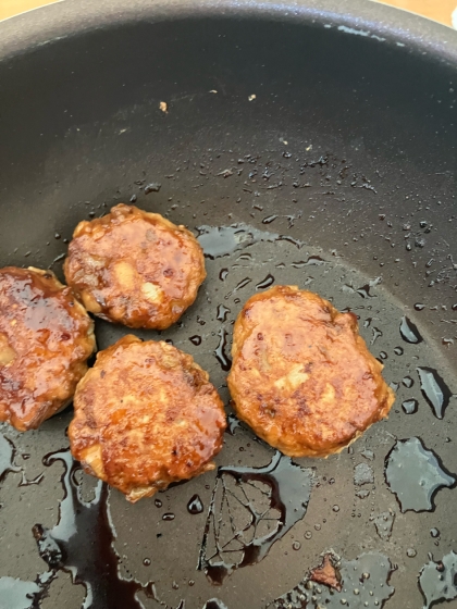 簡単作り置き♪蓮根でシャキ梅シソ豚つくねハンバーグ