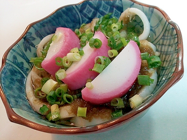 とろろ昆布と板蒲鉾と葱のうどん（温）