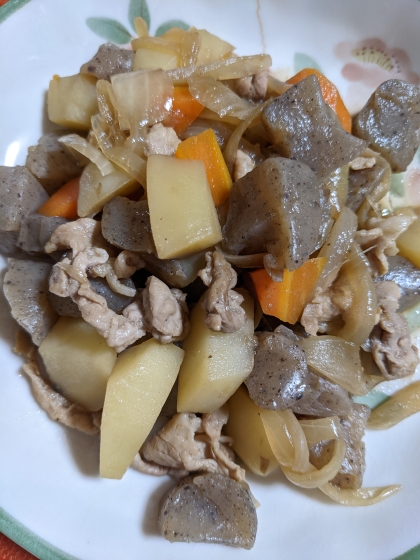 こんにゃくも一緒に煮込んだ☆肉じゃが