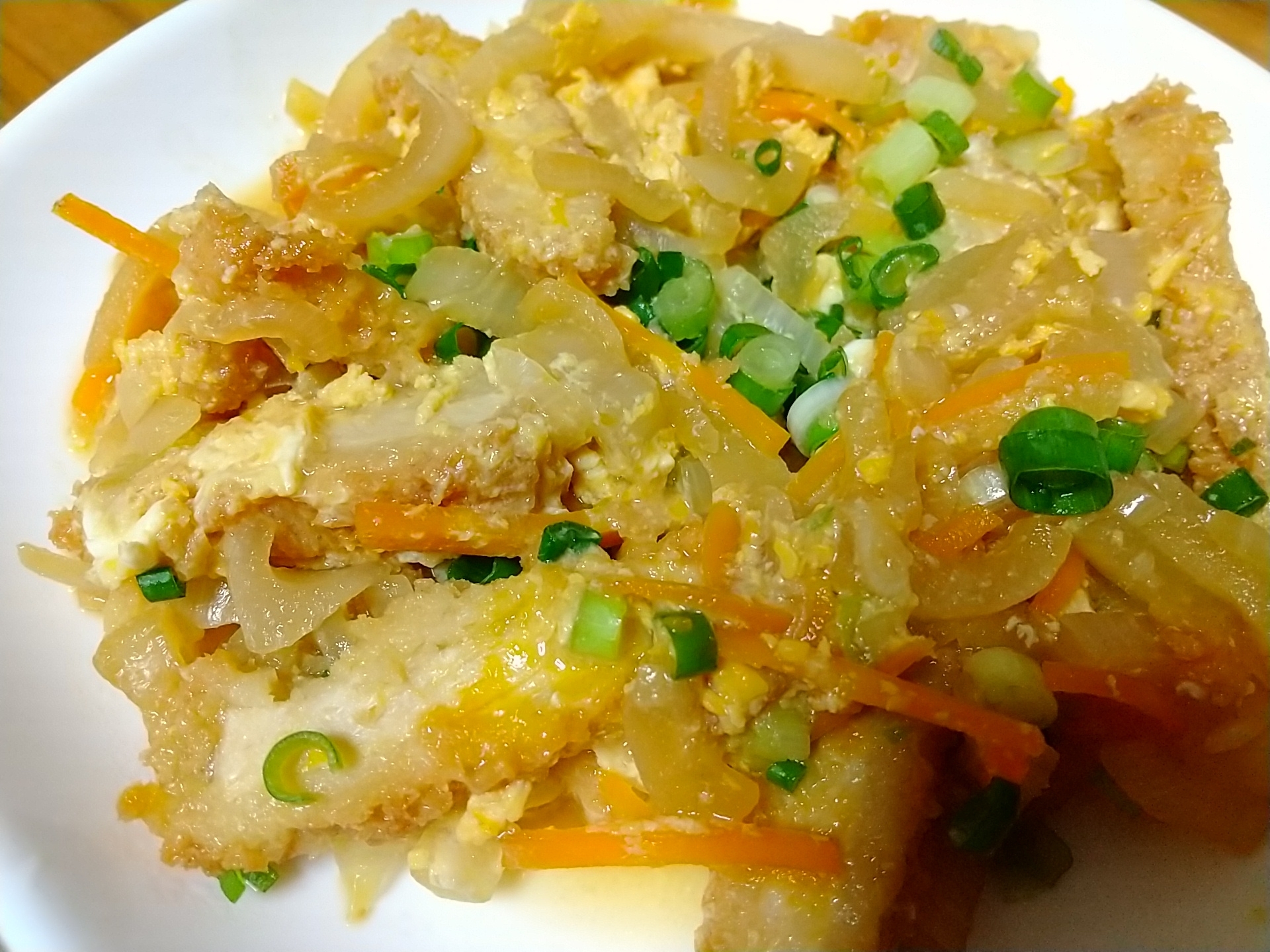 お惣菜トンカツをかさ増し☆野菜も一緒にカツとじ