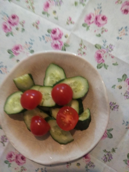 今日はカンタン酢で♪プチトマトとキュウリのマリネ