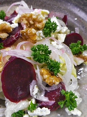 レンズ豆、クルミ、リンゴのブルーチーズサラダのレシピ