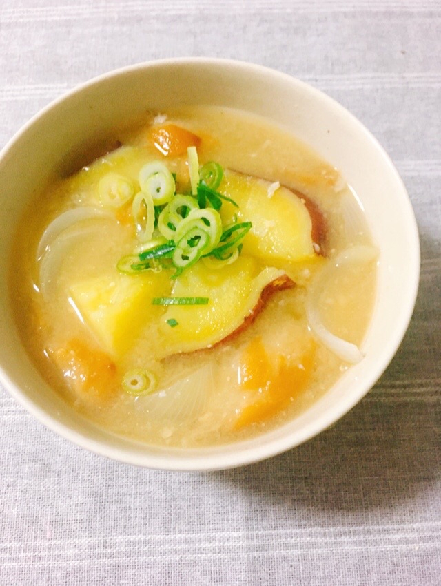 さつまいもとおし麩の味噌汁