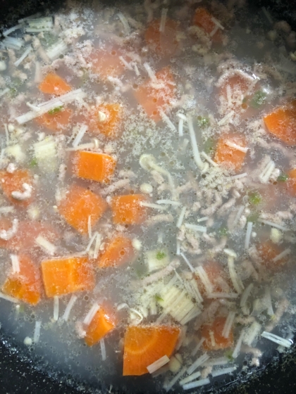 野菜たっぷり！肉団子と千切り野菜スープ