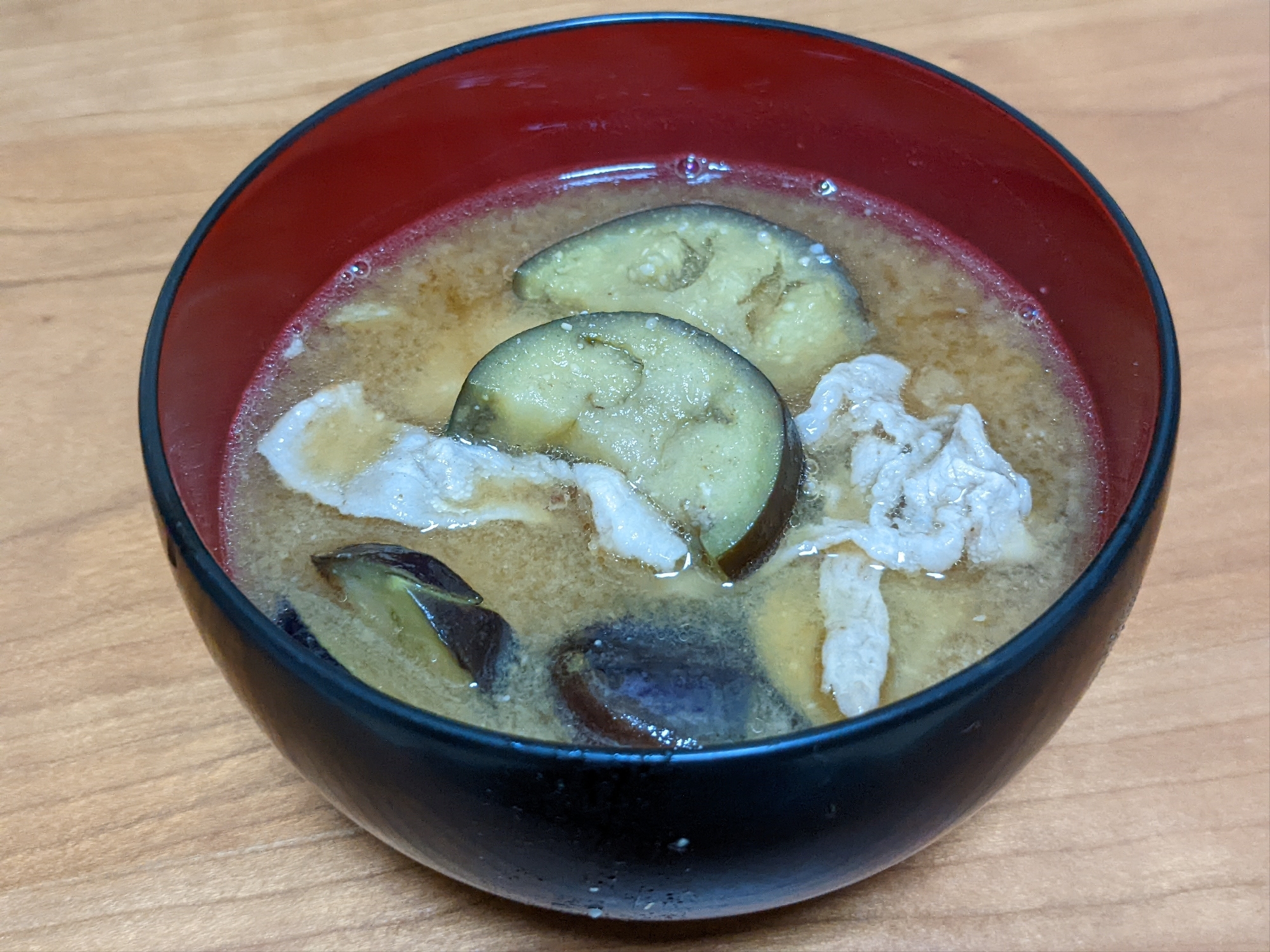 焼き茄子と豚バラのお味噌汁