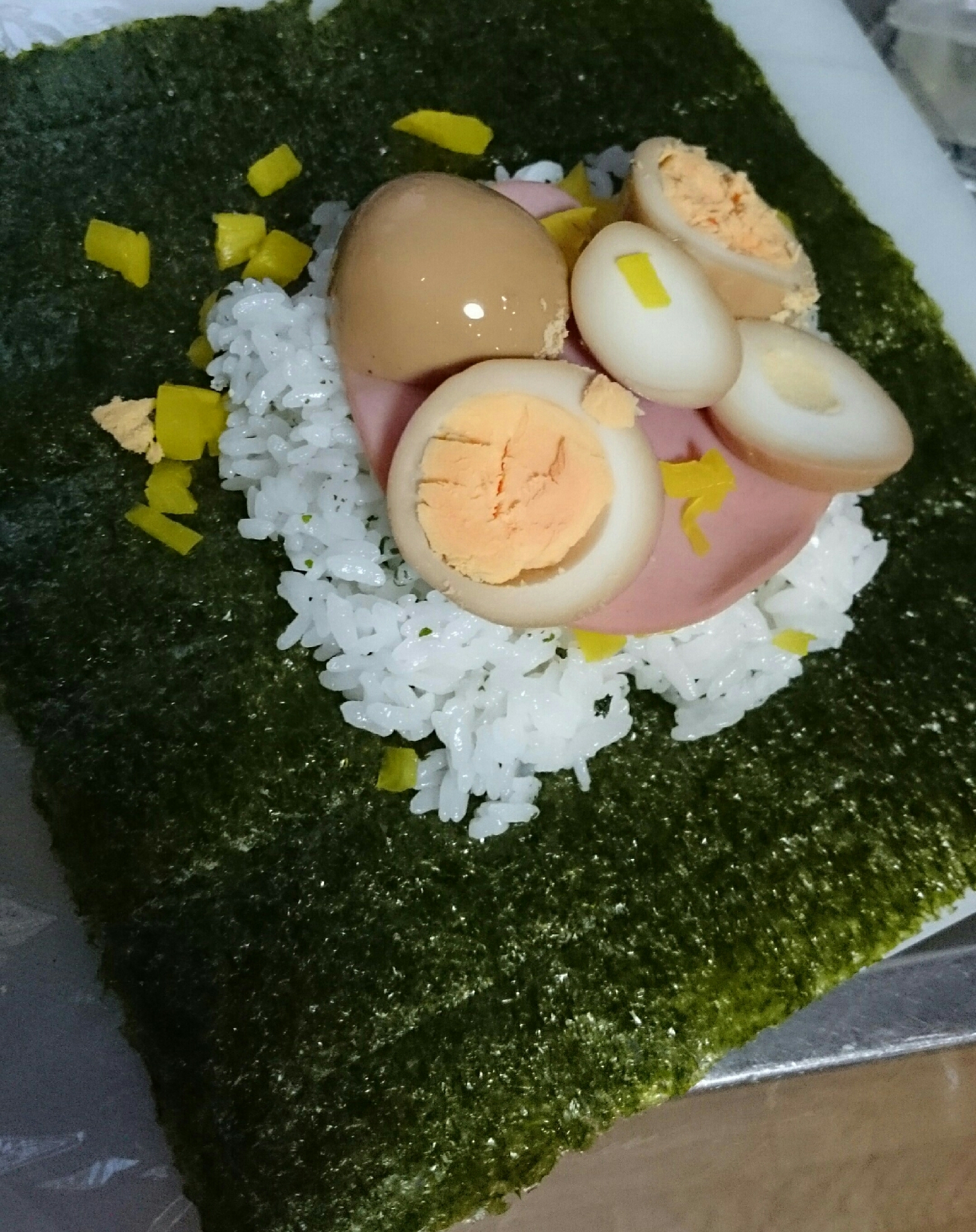 ハムと煮卵のおにぎらず