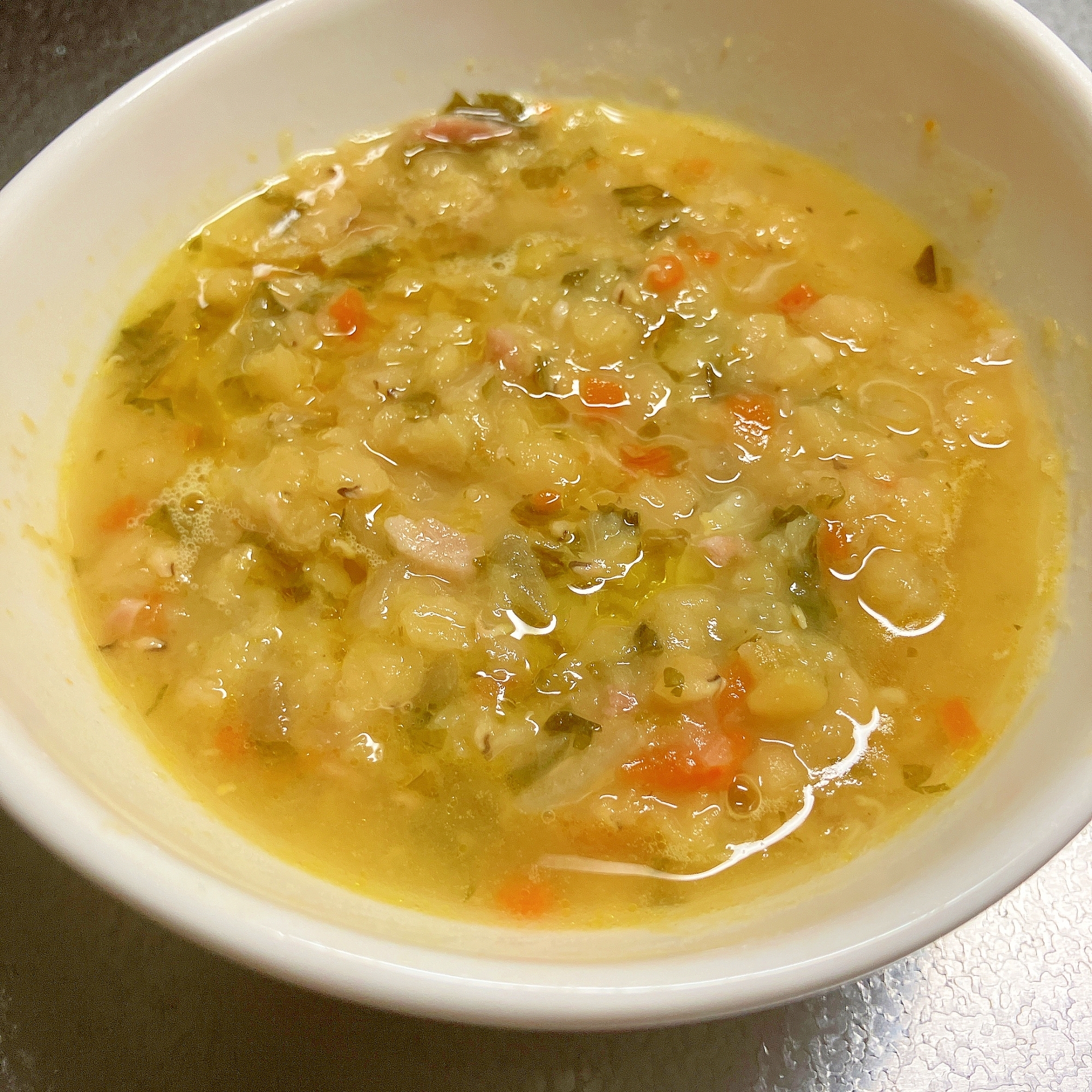 野菜たっぷり！レンズ豆のスープ