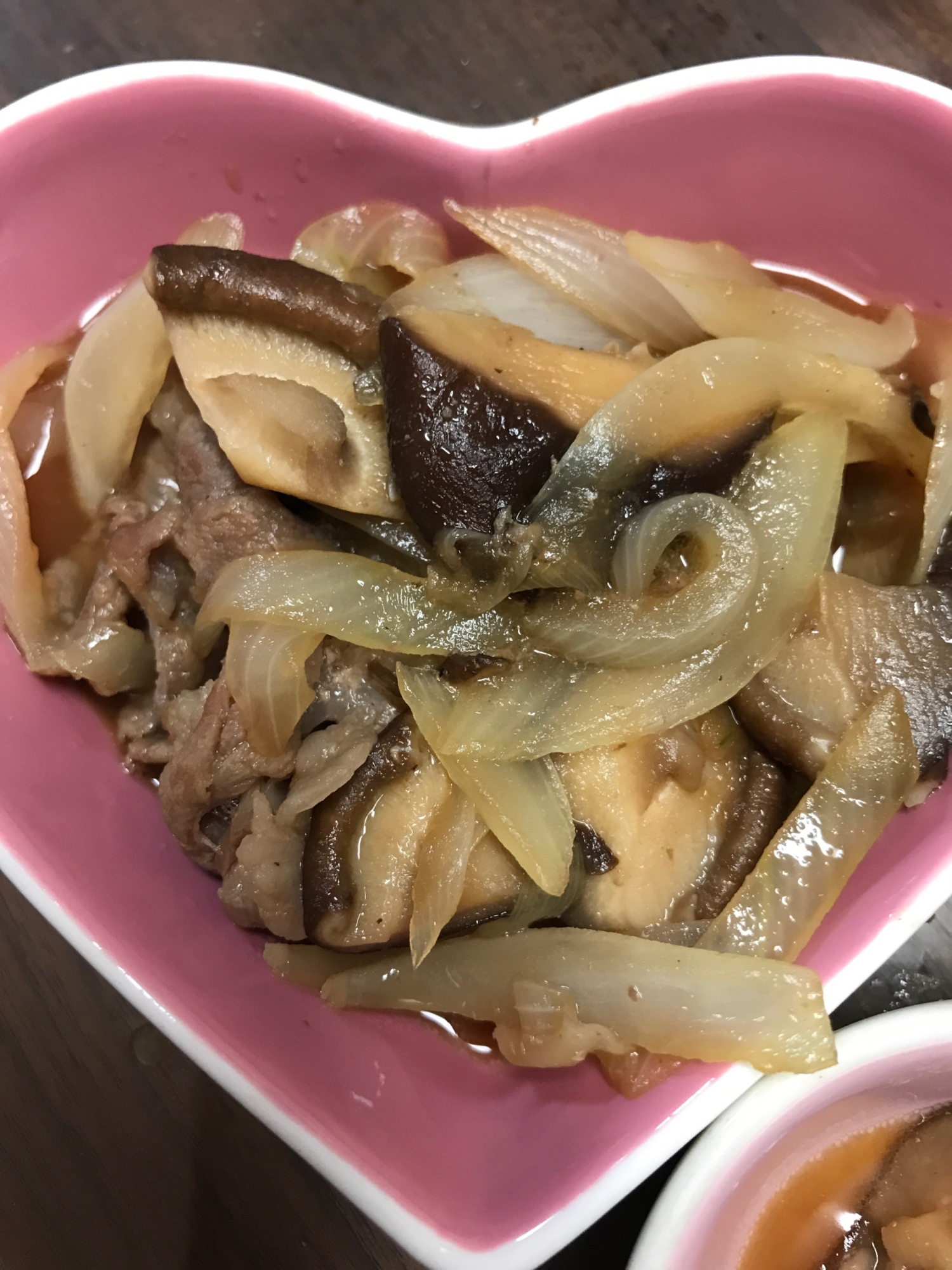 豚バラ肉と椎茸と新玉ねぎの甘辛炒め