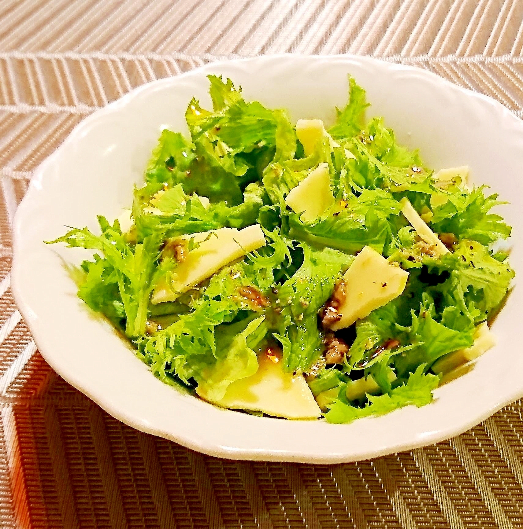 わさび菜とチーズのサラダ アンチョビドレッシング レシピ 作り方 By メリッコ 楽天レシピ わさび菜とチーズのサラダ アンチョビドレッシング レシピ 作り方 By メリッコ 楽天レシピ