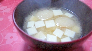 豆腐ともち麩の味噌汁