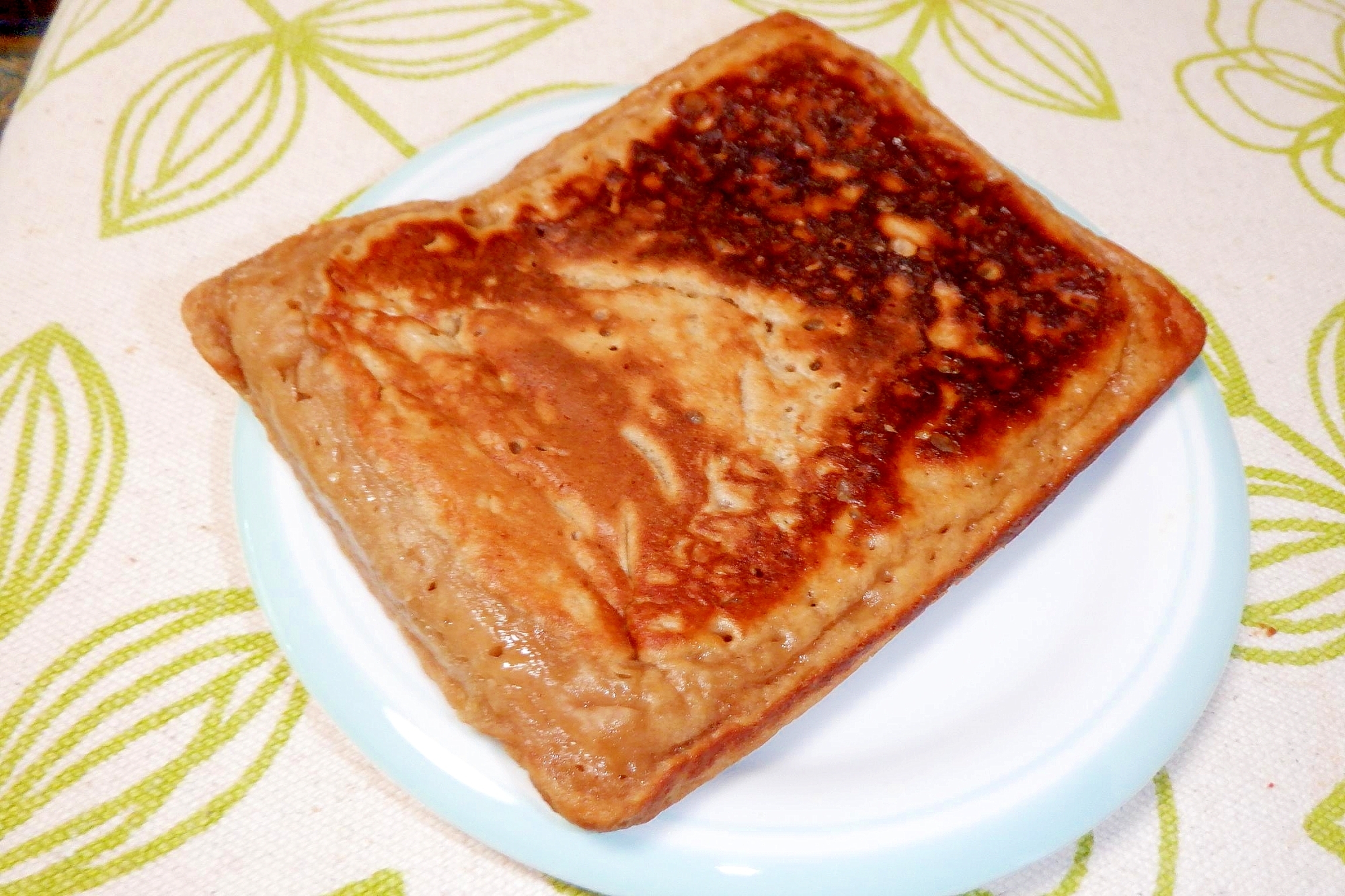 驚きのもちふわ食感♪完熟バナナでココアパンケーキ