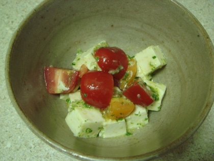 豆腐とトマトのバジルサラダ