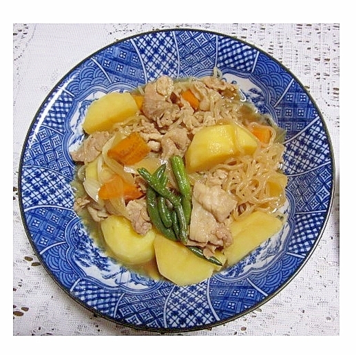 肉じゃが（玉ねぎ・人参・糸こん・豚肉・いんげん）