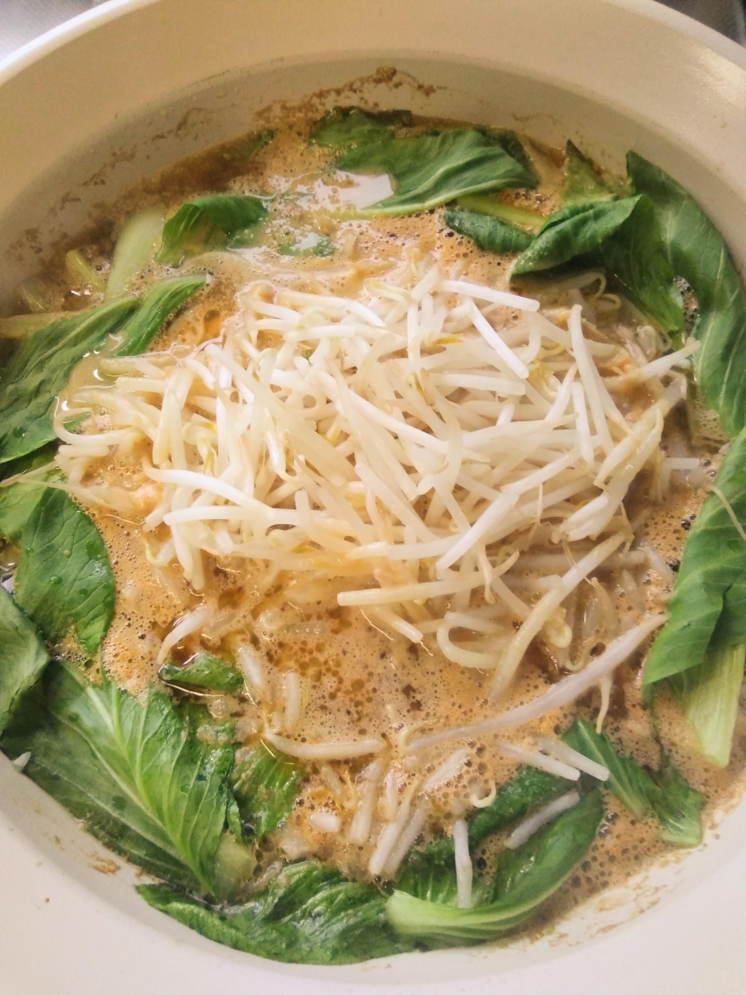 ピリ辛☆坦々鍋☆暖まる☆たっぷりもやしで節約に