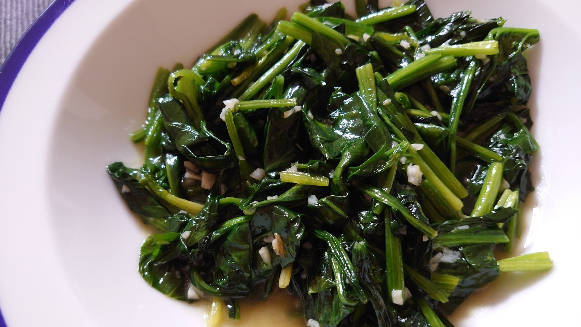 ほうれん草の中華風ニンニク炒め（青菜炒め）
