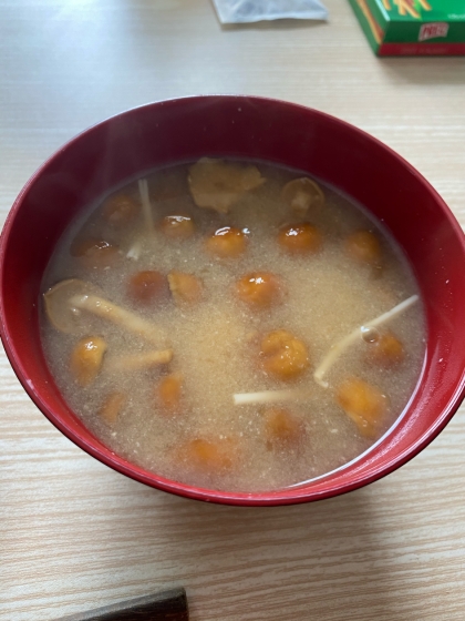 栄養満点！きのこと豆腐のお味噌汁