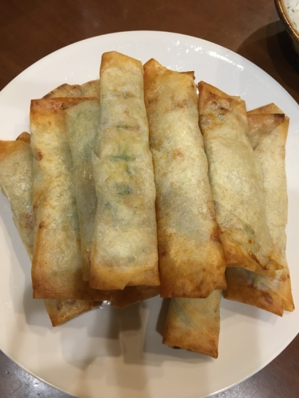 春巻きの具にしました。ソースでいただく美味しいメンチカツ風春巻きになりました。キャベツをレンジでチンが楽でした。