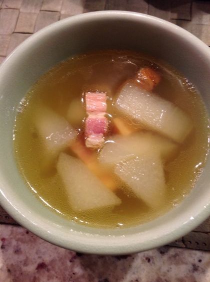 自家製ベーコンで！コンソメとベーコンの美味しいスープが冬瓜とよく合って美味しかったです♪