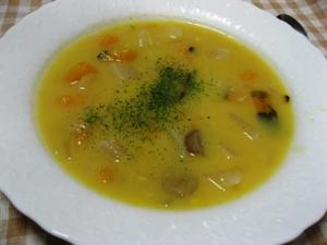 黄色の根菜スープ