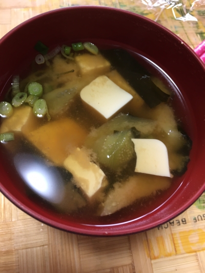 ナスと豆腐の味噌汁