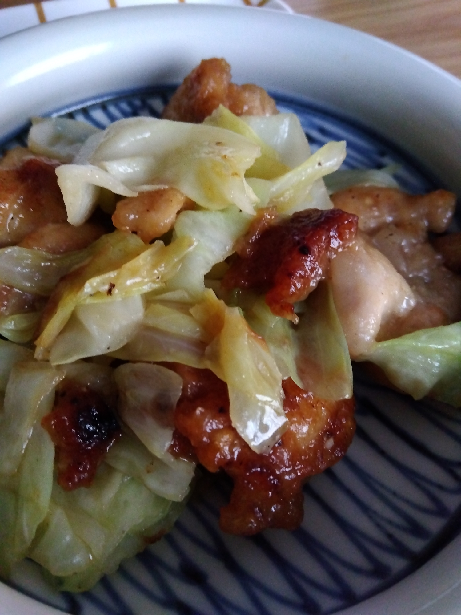 鶏もも肉とキャベツの炒め物