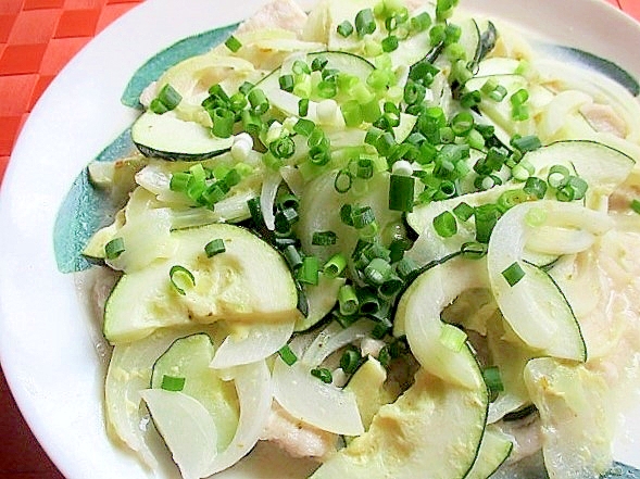 レンジで簡単！鶏むね肉と野菜の柚子こしょうマヨ蒸し