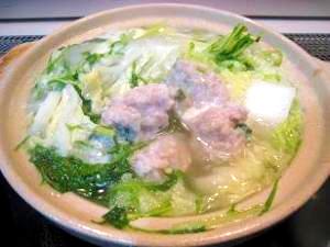 子供も大好き♪フワフワあつあつ肉だんごと白菜の鍋