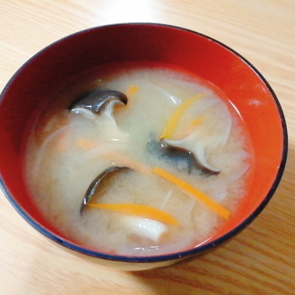 ひらたけと玉ねぎと人参の味噌汁 レシピ 作り方 By はじゃじゃ 楽天レシピ ひらたけと玉ねぎと人参の味噌汁 レシピ 作り方 By はじゃじゃ 楽天レシピ