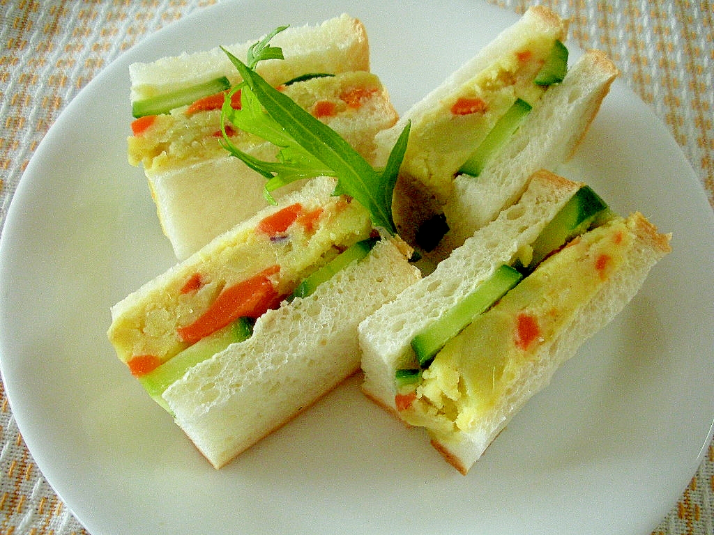 サツマイモサラダときゅうりのサンドイッチ