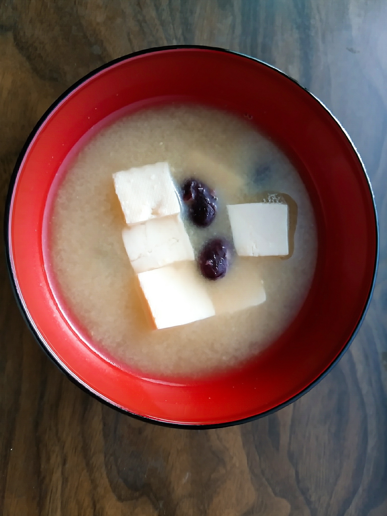 豆腐と赤空豆の味噌汁