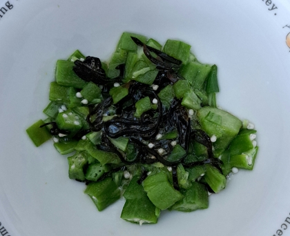 簡単！副菜！オクラと塩昆布のいりごま和え〜