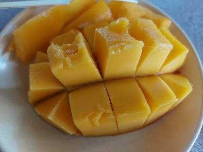沖縄の叔父が作ったマンゴーが送られてきたので食べました☆
美味しかったです✩.*˚ ͛ご馳走様(*´ω｀*)