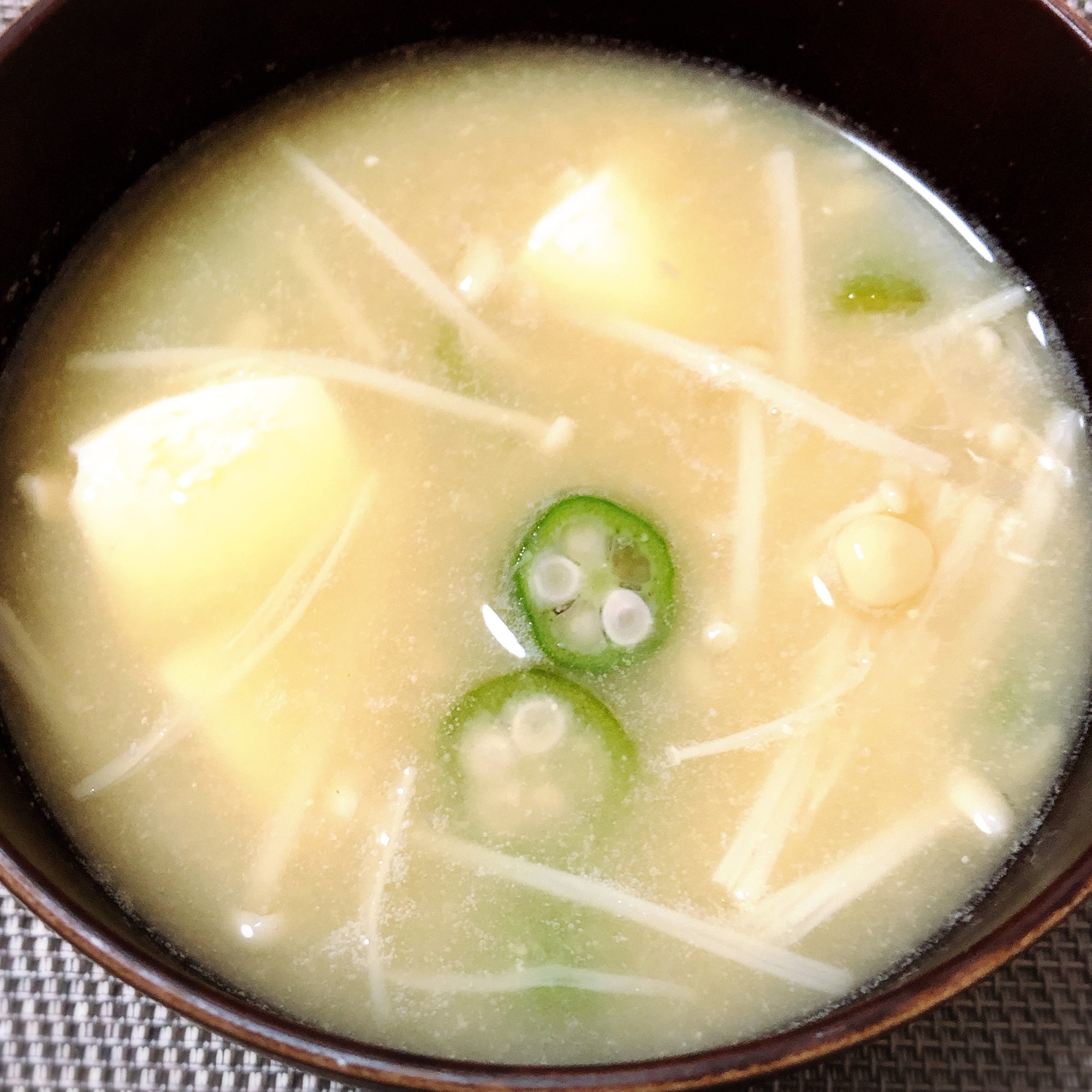 えのきとおくらと豆腐のお味噌汁 レシピ 作り方 By 萌吉 楽天レシピ