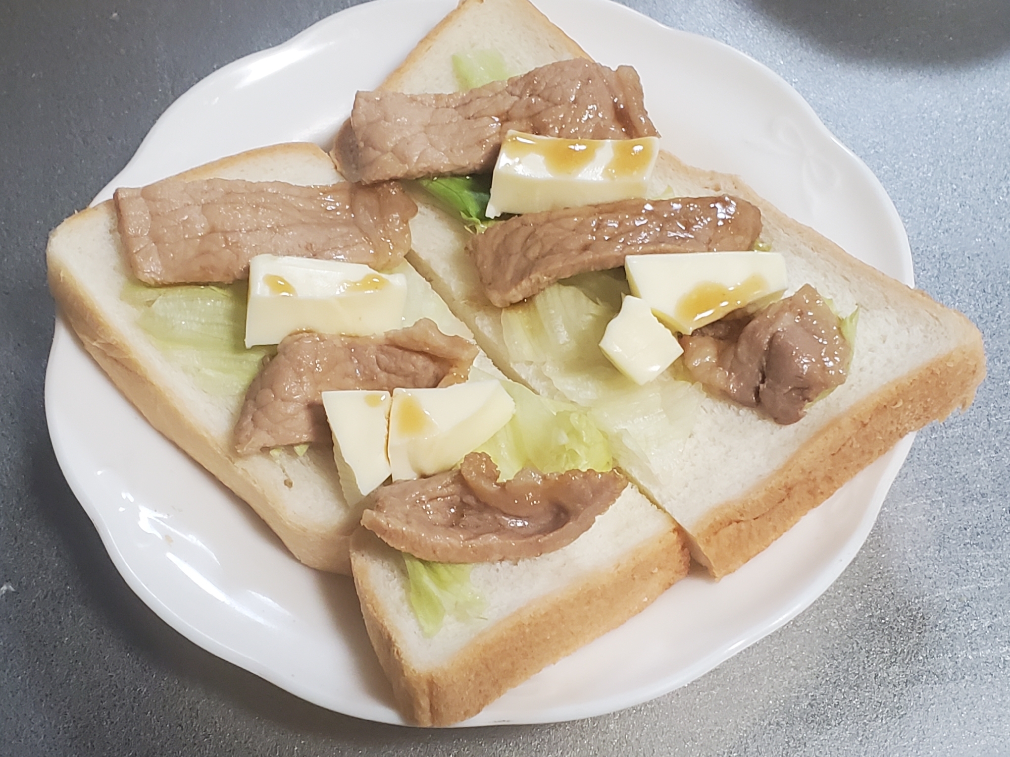 豚生姜焼きチーズトースト