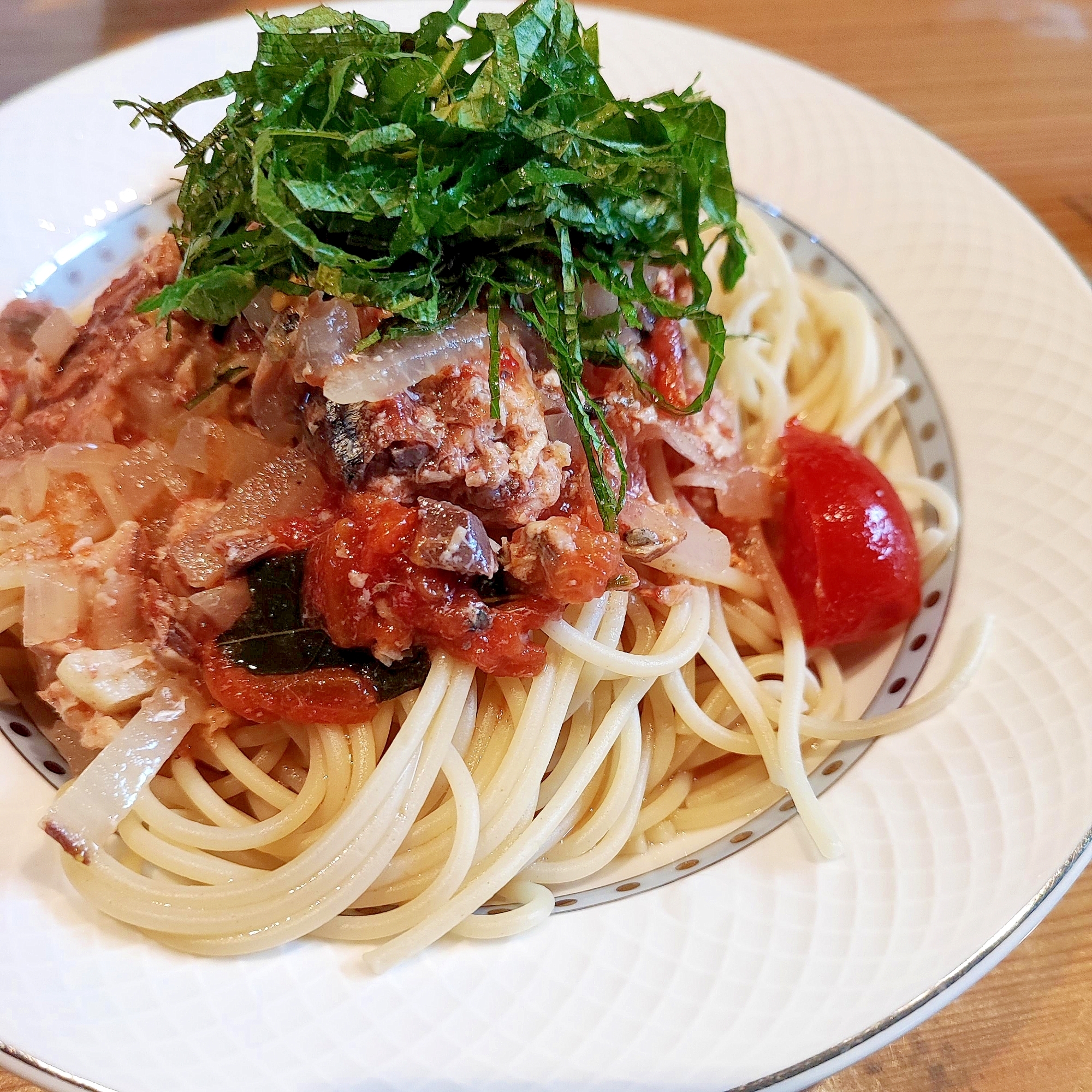 鯖缶とトマト野菜煮込みの冷製パスタ