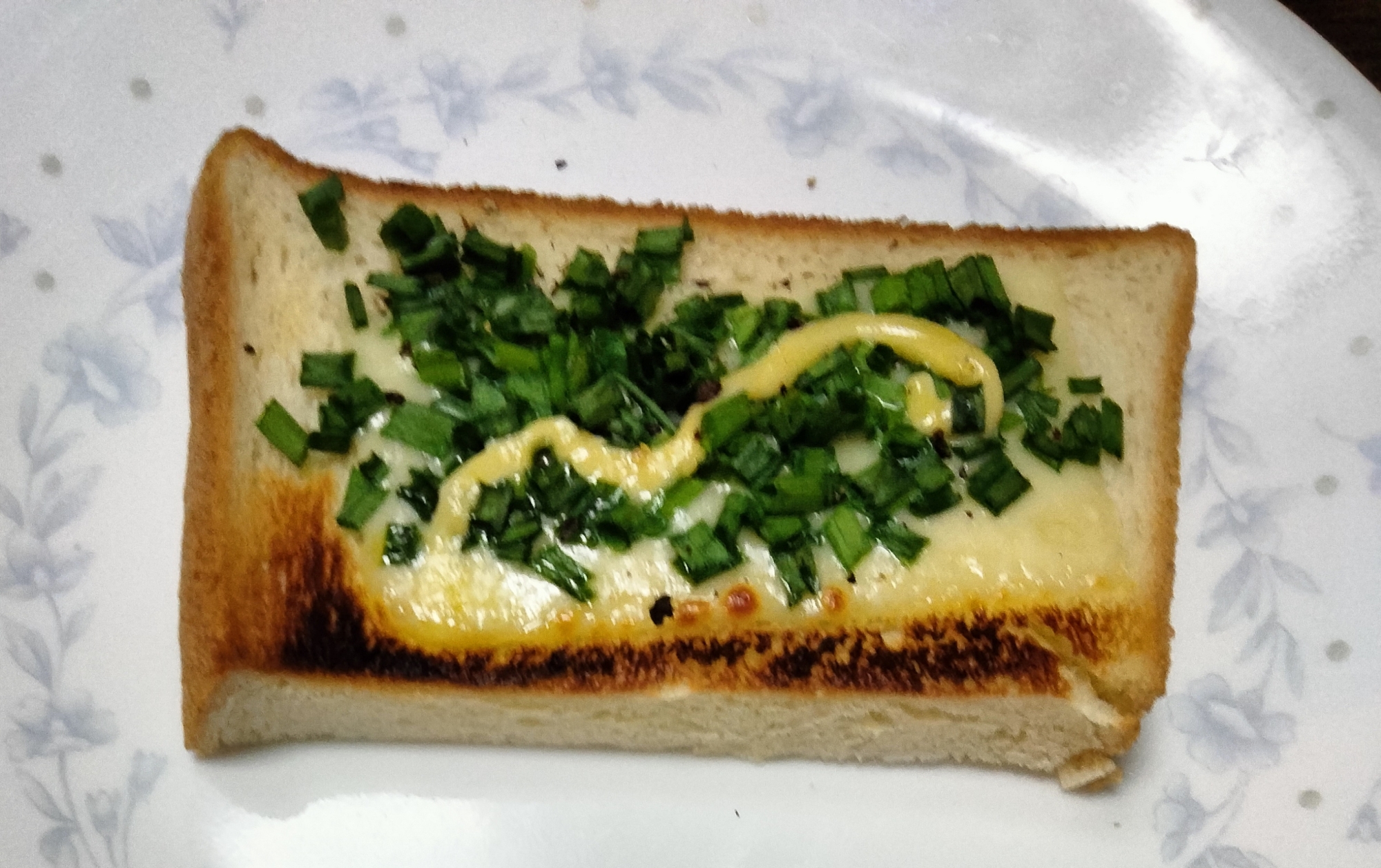 チーズトーストアレンジ 分葱たっぷりマヨかけて