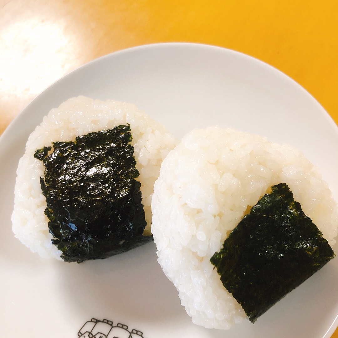 ツナの缶詰で 我が家のツナマヨおにぎり レシピ 作り方 By Maya 楽天レシピ ツナの缶詰で 我が家のツナマヨおにぎり レシピ 作り方 By Maya 楽天レシピ