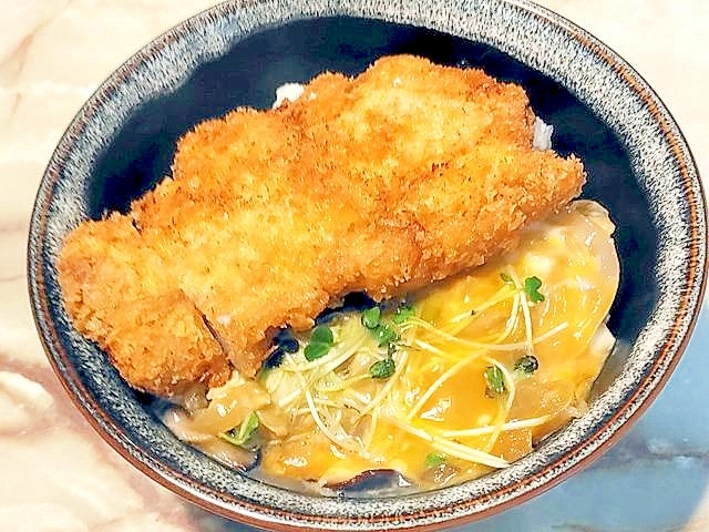 カツがサクサクのまま？とじないカツ丼♪