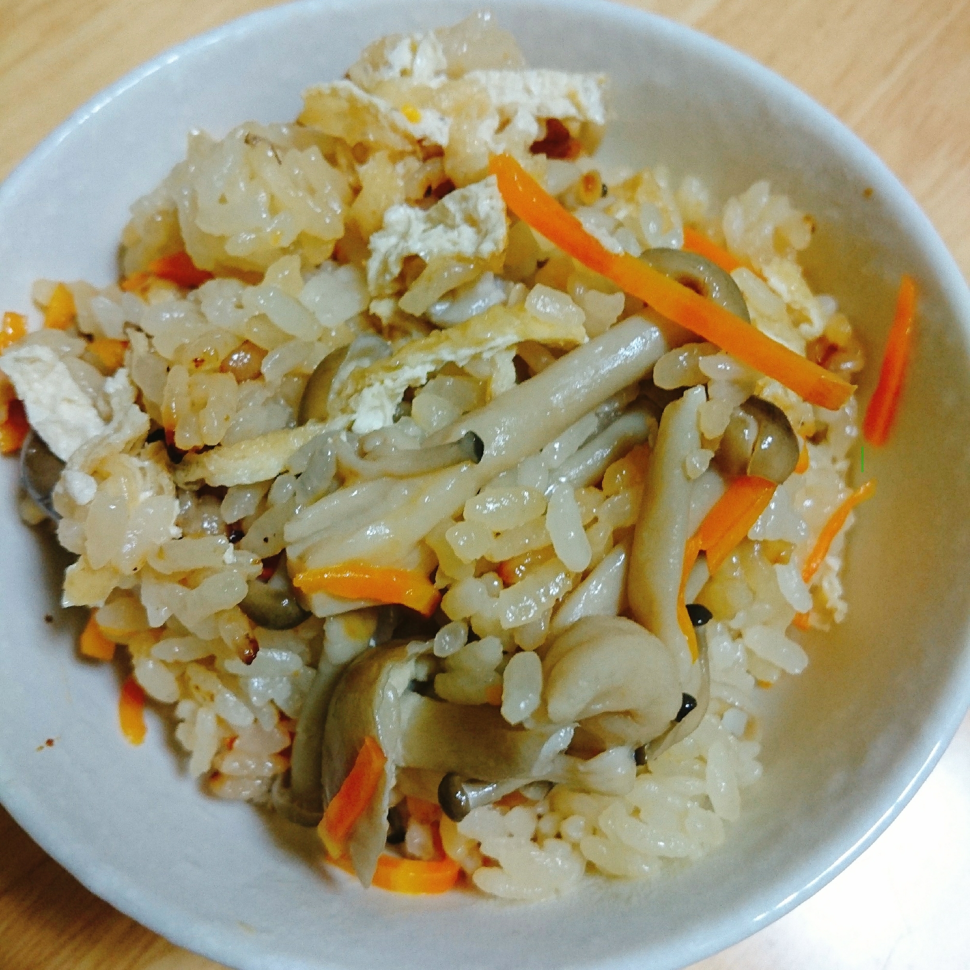 油揚げ しめじ ニンジンの炊き込みご飯