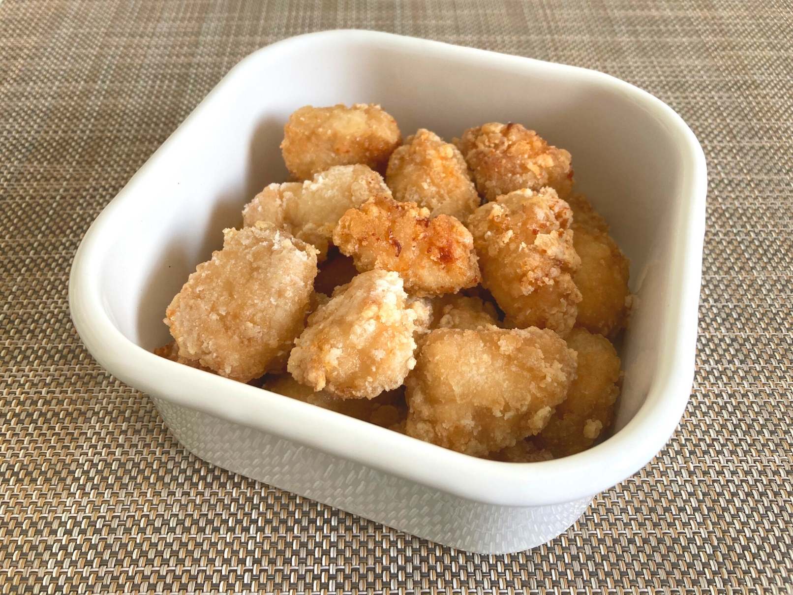 つまみ食いが止まらない「鶏むね肉のからあげ」